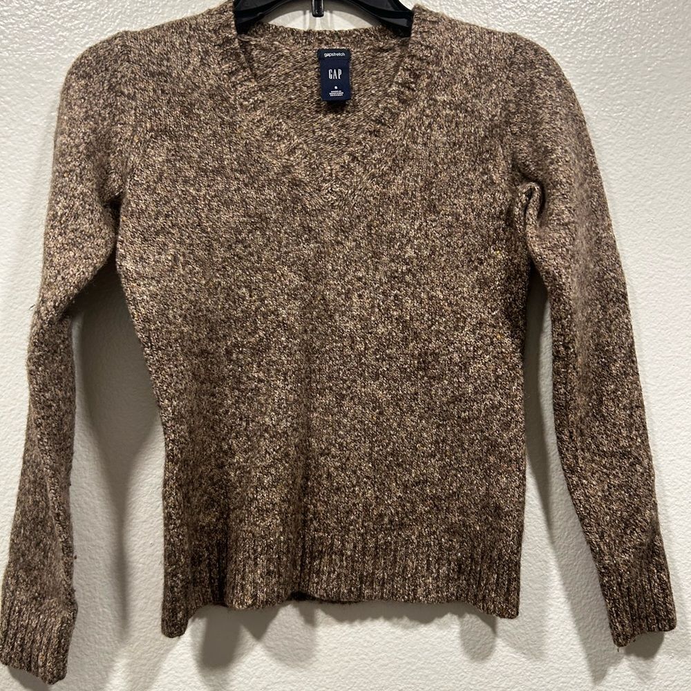 GAP Women's V-Neck Sweater in Heathered Brown